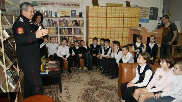 О боевой славе казаков поведали юным казачатам