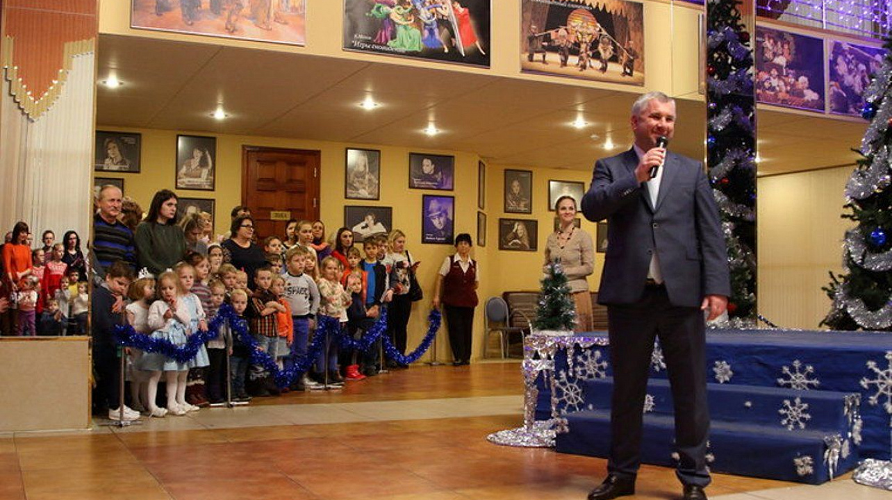 В театре кукол состоялось новогоднее представление для детей Западного округа