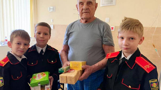 Казачата посетили ветеранов