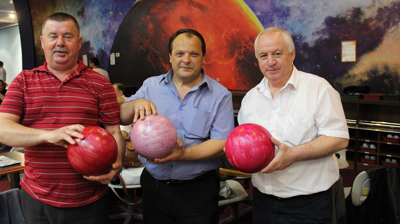 Команда приборного завода «Каскад» - лучшая в боулинге