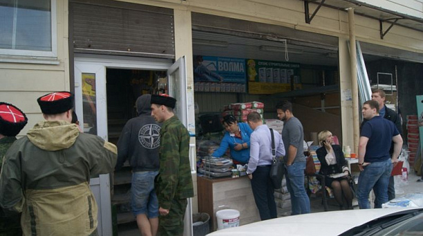 На объектах торговли возле Сенного рынка сегодня прошла расширенная проверка