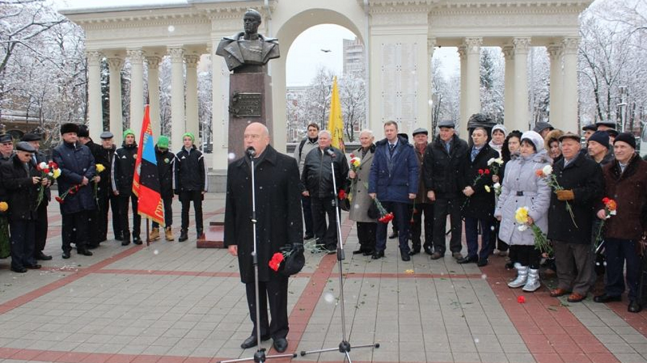 В Центральном округе отметили 120-летие маршала Победы