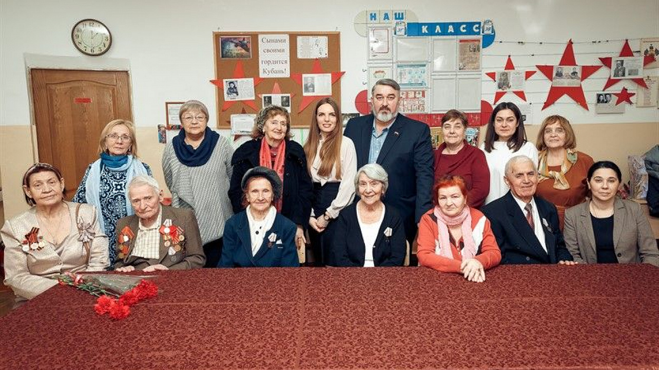 Вручение юбилейных медалей «75 лет Победы в Великой Отечественной войне 1941-1945 годов» в торжественной обстановке состоялось в канун Дня защитника Отечества.jpg