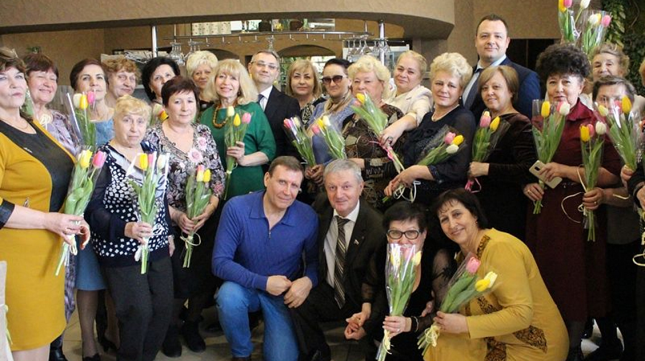 В Центральном округе поздравили общественников с наступающим Международным женским днем