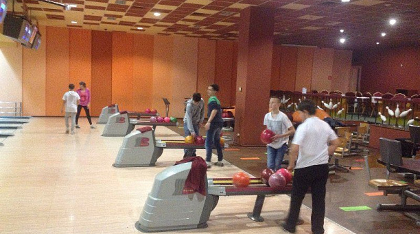 Детей и подростков, проживающих в Западном округе приглашают на бесплатные занятия боулингом