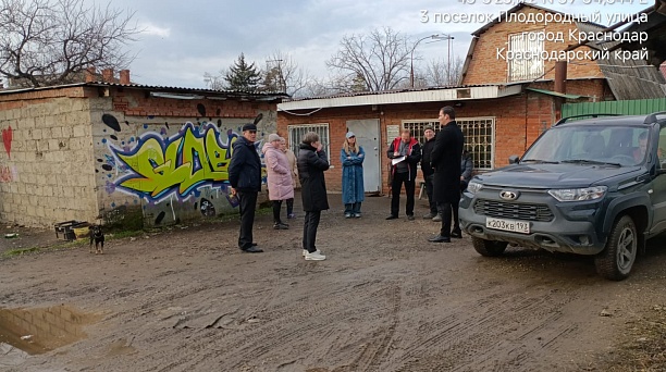 Управление муниципального контроля рассматривает вопрос о сносе гаражей в посёлке Плодородном
