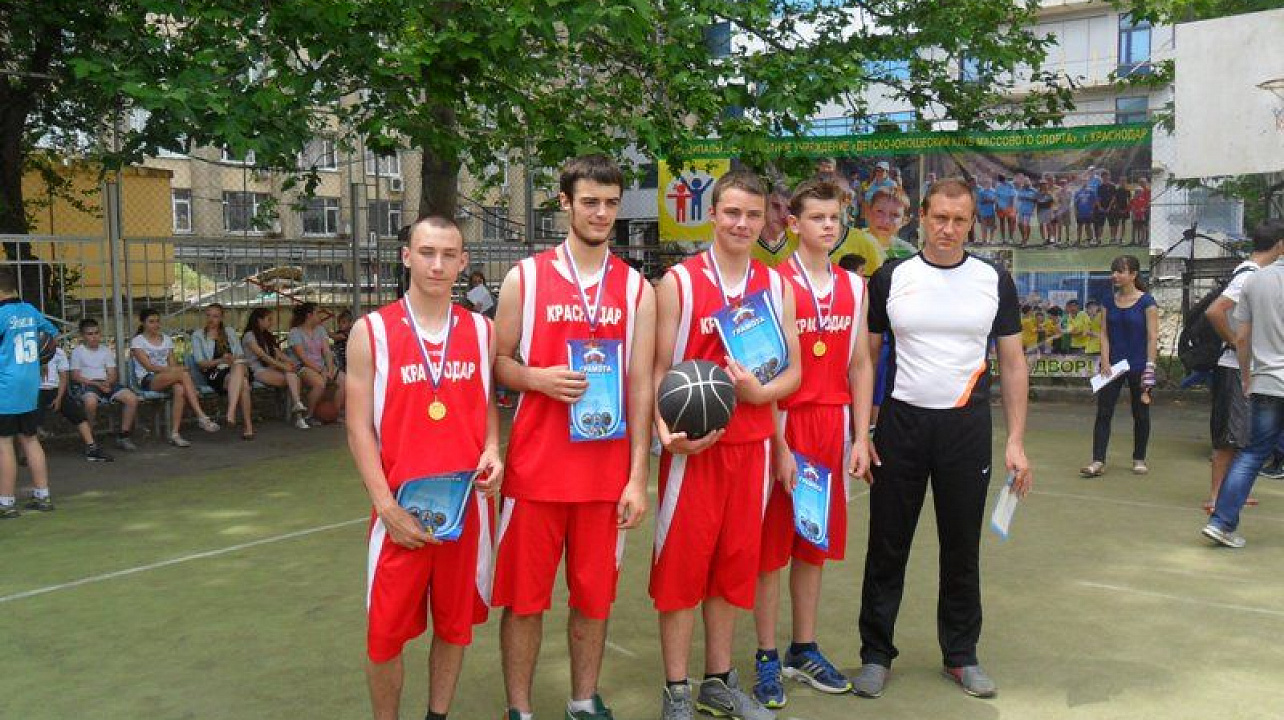 В Центральном округе прошли соревнования по уличному баскетболу