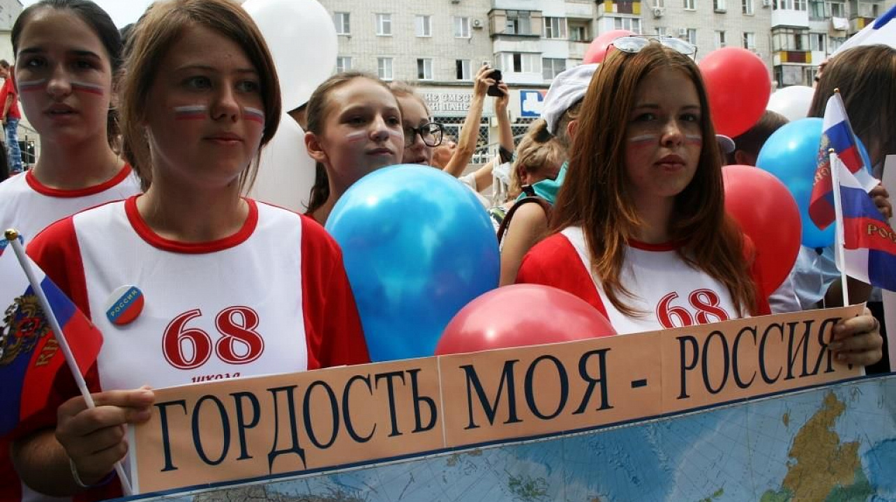 В Прикубанском округе состоялась  молодежная акция  «Под флагом России  живу и расту»