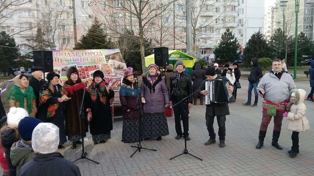 В Юбилейном микрорайоне Западного округа отметили Масленицу