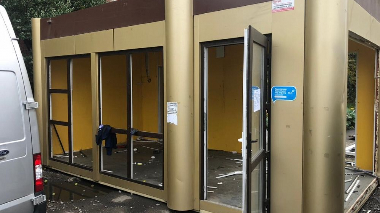 В Краснодаре демонтируют павильон на пересечении ул. Славянской и им. Толбухина