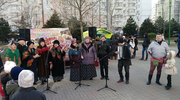 В Юбилейном микрорайоне Западного округа отметили Масленицу