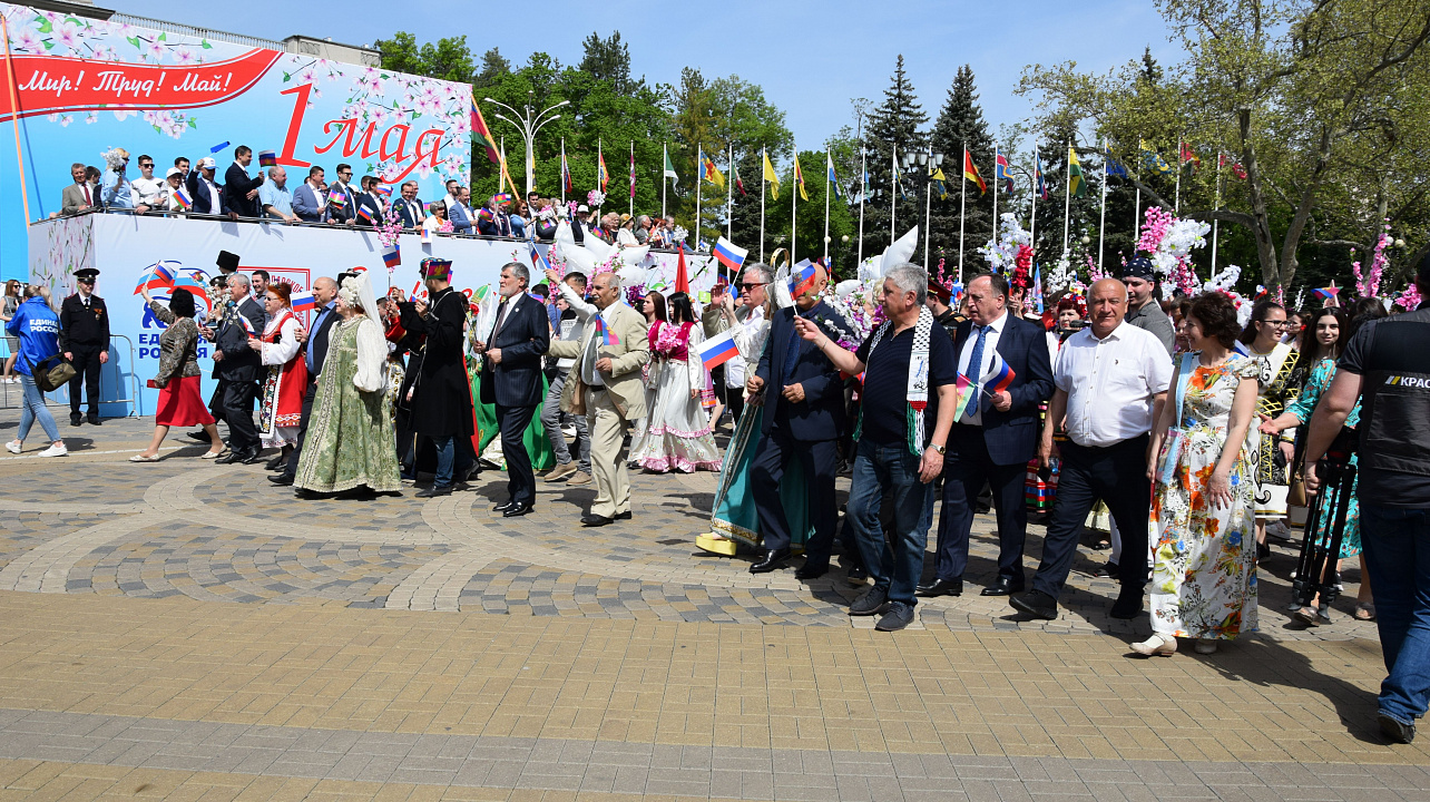 В праздничном шествии, посвящённом Дню Весны и Труда, приняли участие представители национально-куль (10).JPG