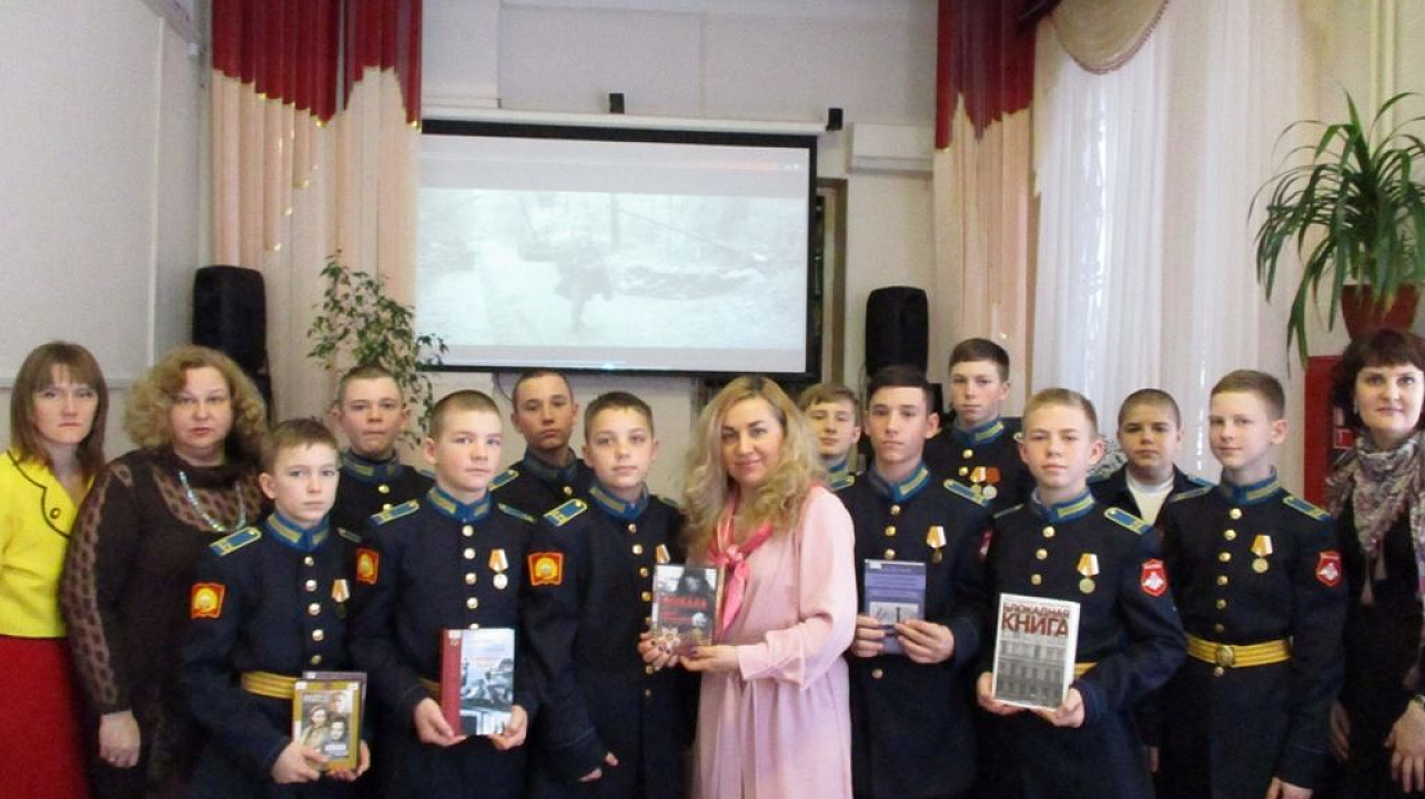 В библиотеке Западного округа провели исторический экскурс для кадетов Краснодарского президентского училища
