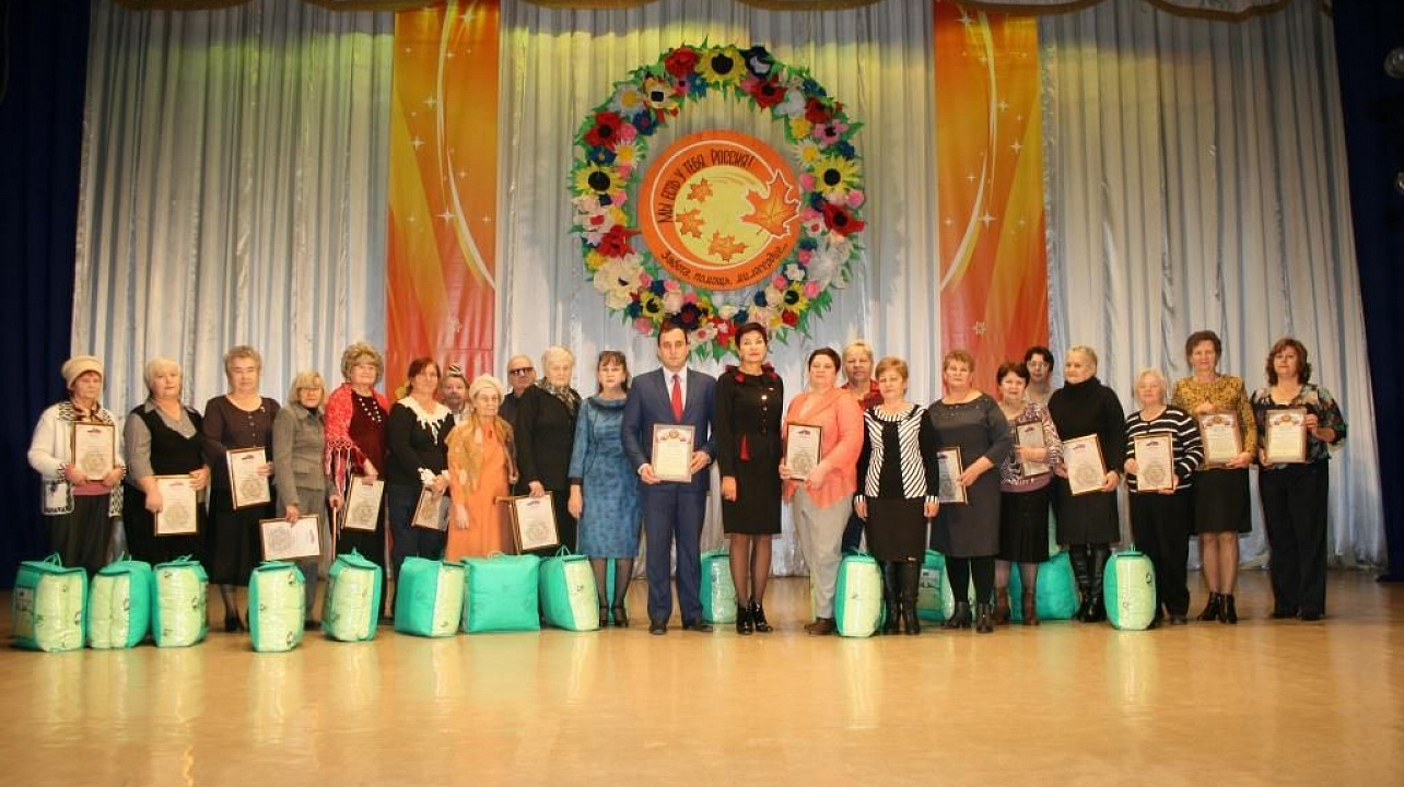 В честь Дня инвалида творческие коллективы Елизаветинского дома культуры дали большой концерт