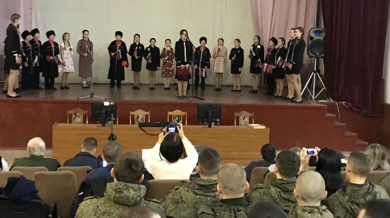 Казаки и ученики школы № 60 посетили воинскую часть