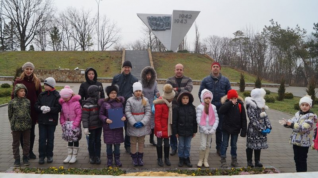 Ученики гимназии № 92 посетили мемориальный комплекс «Жертвам фашизма»