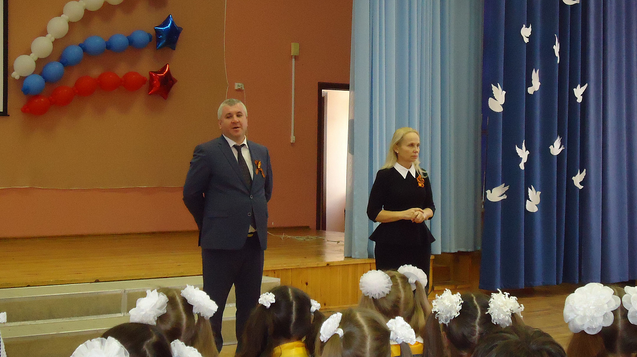 В школе № 101 прошёл урок мужества «Горячие сердца России»