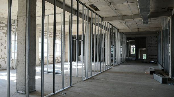 Глава Краснодара проверил ход строительства школы в пос. Российском