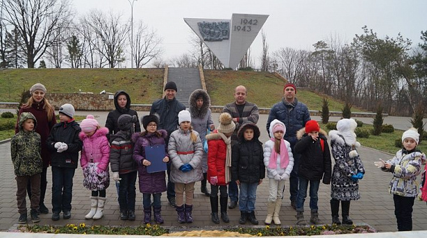 Ученики гимназии № 92 посетили мемориальный комплекс «Жертвам фашизма»