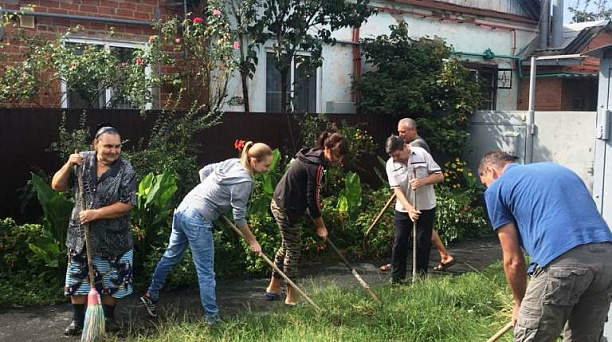 Актив ТОС Западного округа вышел на предпраздничный субботник