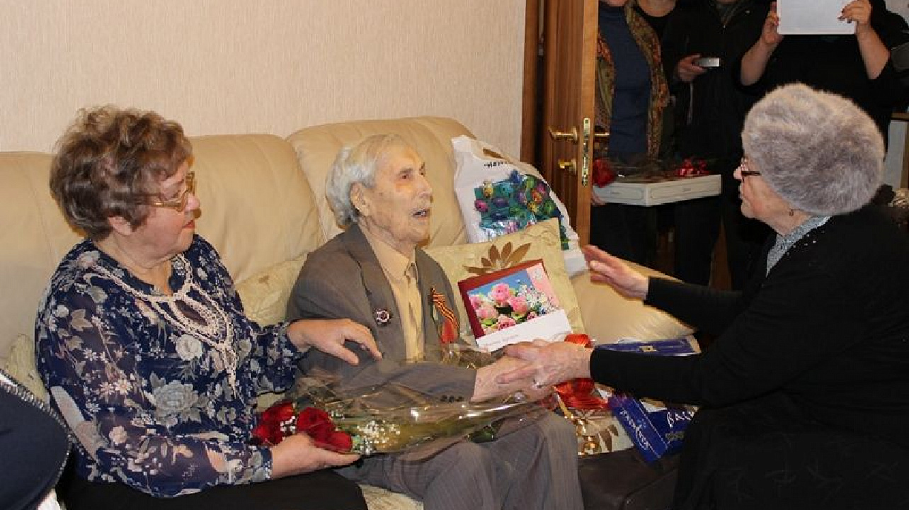 Жителю Центрального округа, ветерану ВОВ Василию Васильевичу Любимову исполнилось 100 лет