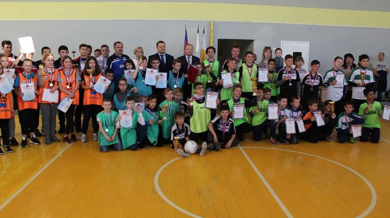 Команда «Айваз» стала победителем турнира по мини-футболу
