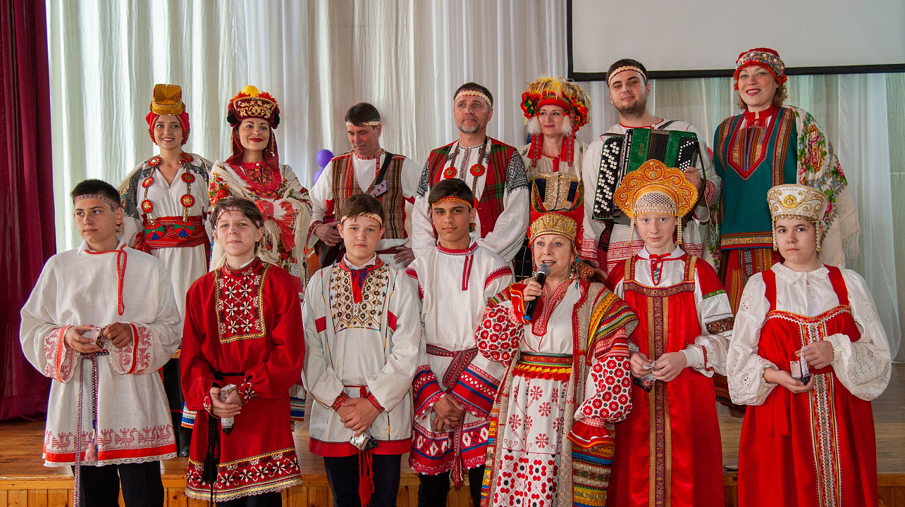 Русскую фольклорную программу «От России до России» показали в образовательных учреждениях Краснодара.jpg