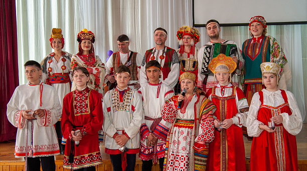 Русскую фольклорную программу «От России до России» показали в образовательных учреждениях Краснодара