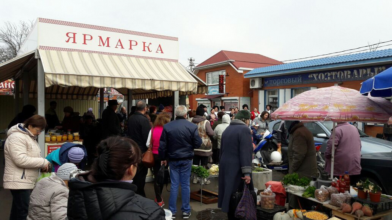 Елизаветинские творческие коллективы выступили на станичной ярмарке