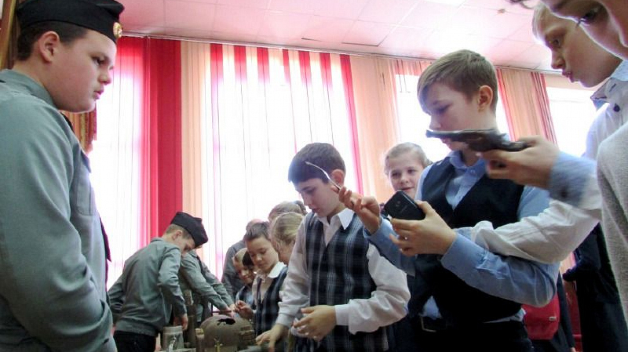 В Краснодаре поисковая группа «Обелиск» встретилась с учениками гимназии №88 (9).jpg