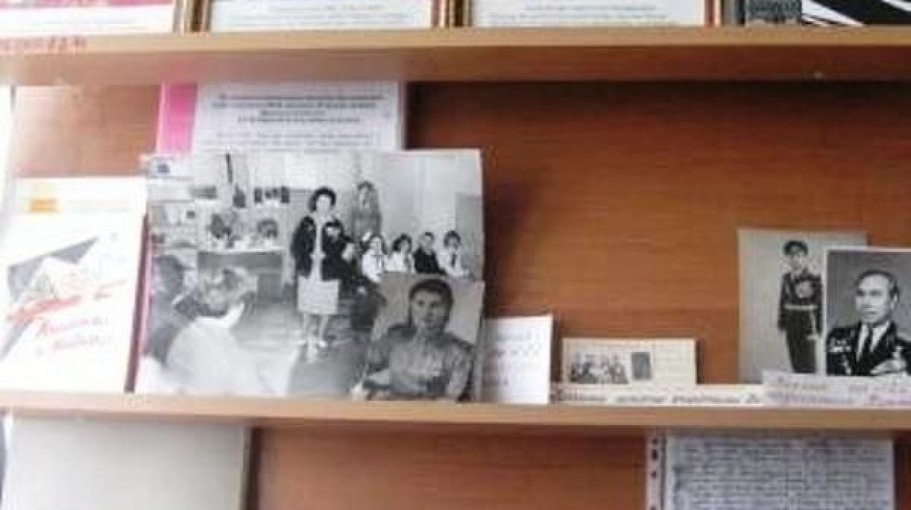 В школе № 22 прошла выставка «И помнит мир спасённый…»