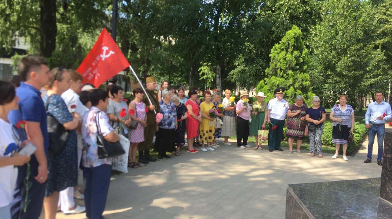 Сегодня на всей территории Прикубанского округа прошли памятно-мемориальные мероприятия, приуроченные ко Дню памяти и скорби. 