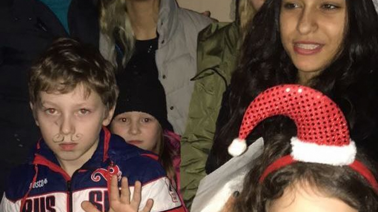 В гости - с песнями и пожеланием добра в Новом году