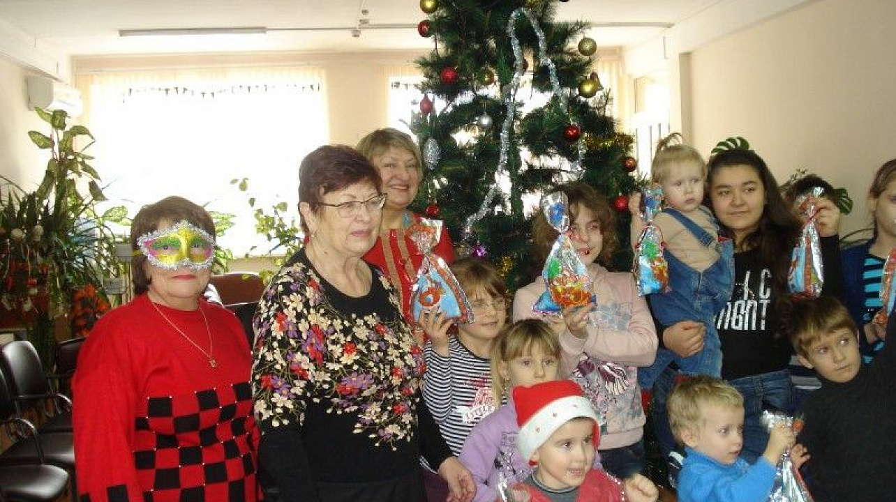 Детей и внуков «чернобыльцев» пригласили на праздник в канун Рождества (5).JPG