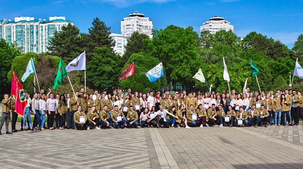 В парке Победы прошло торжественное открытие трудового семестра студенческих отрядов