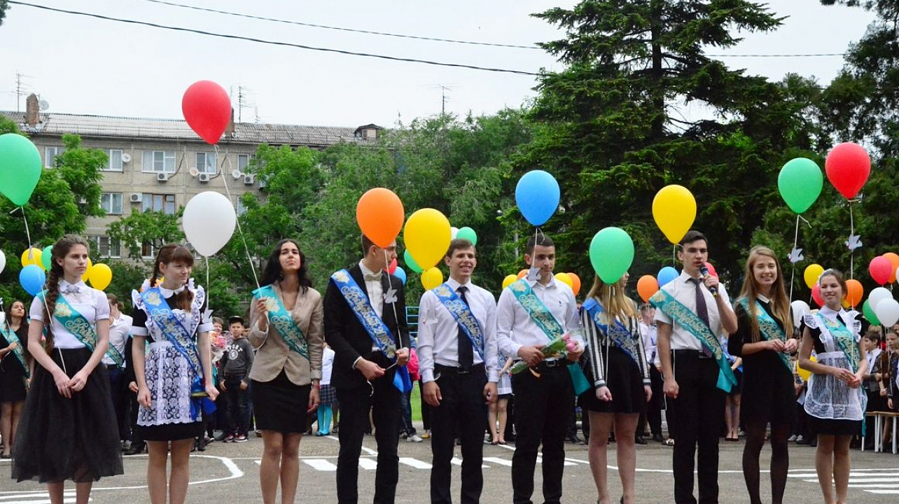 Последний звонок прозвенел сегодня в шестнадцати школах Западного округа