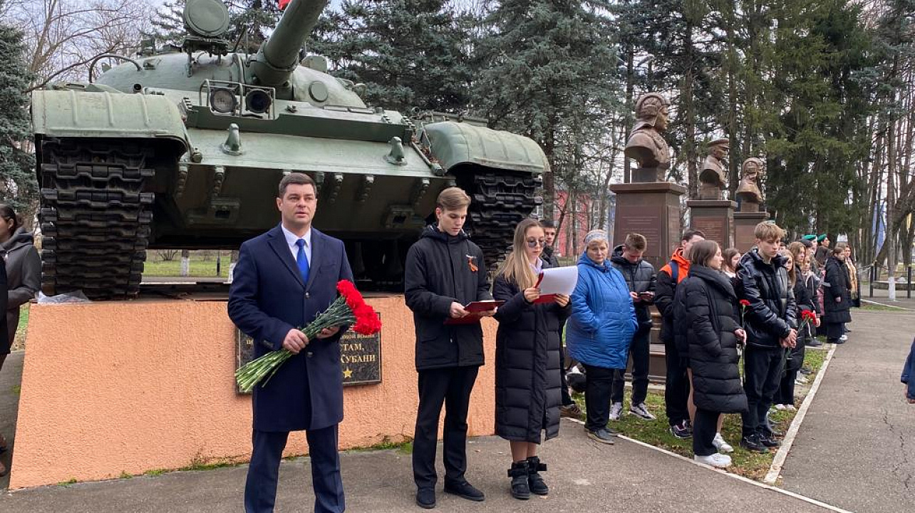 Сегодня у всех памятников и захоронений героев Великой Отечественной войны в Прикубанском округе прошли возложения цветов