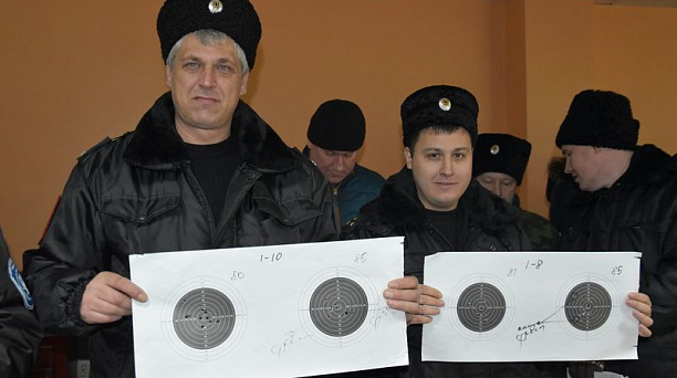 Дружинники взяли в руки оружие