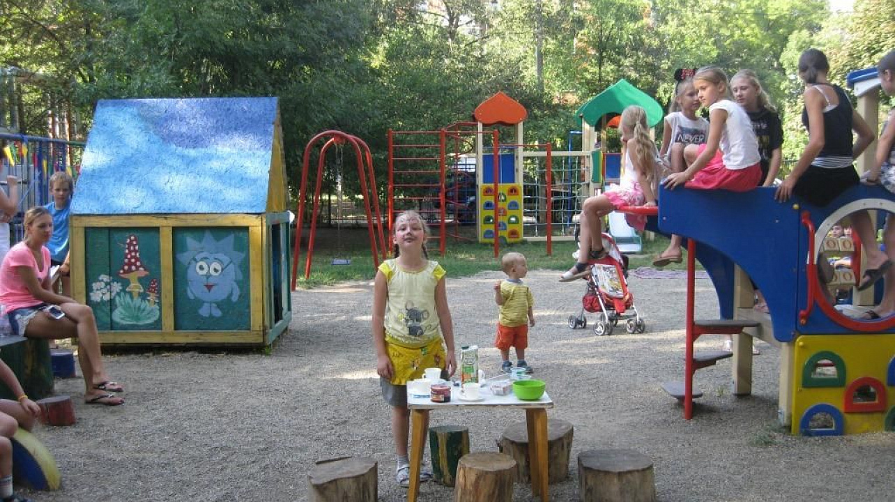 Праздник ко Дню города провели жители дома по улице Тургенева, 221