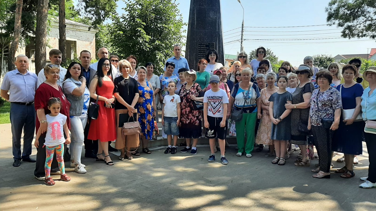 Акция «Свеча памяти» и возложения цветов у памятников участникам Великой Отечественной войны сегодня прошли по всему Прикубанскому округу