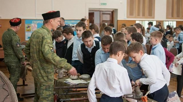 Казаки из поискового отряда встретились с молодёжью