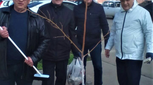 Активисты очистили бульвар Памяти чернобыльцев