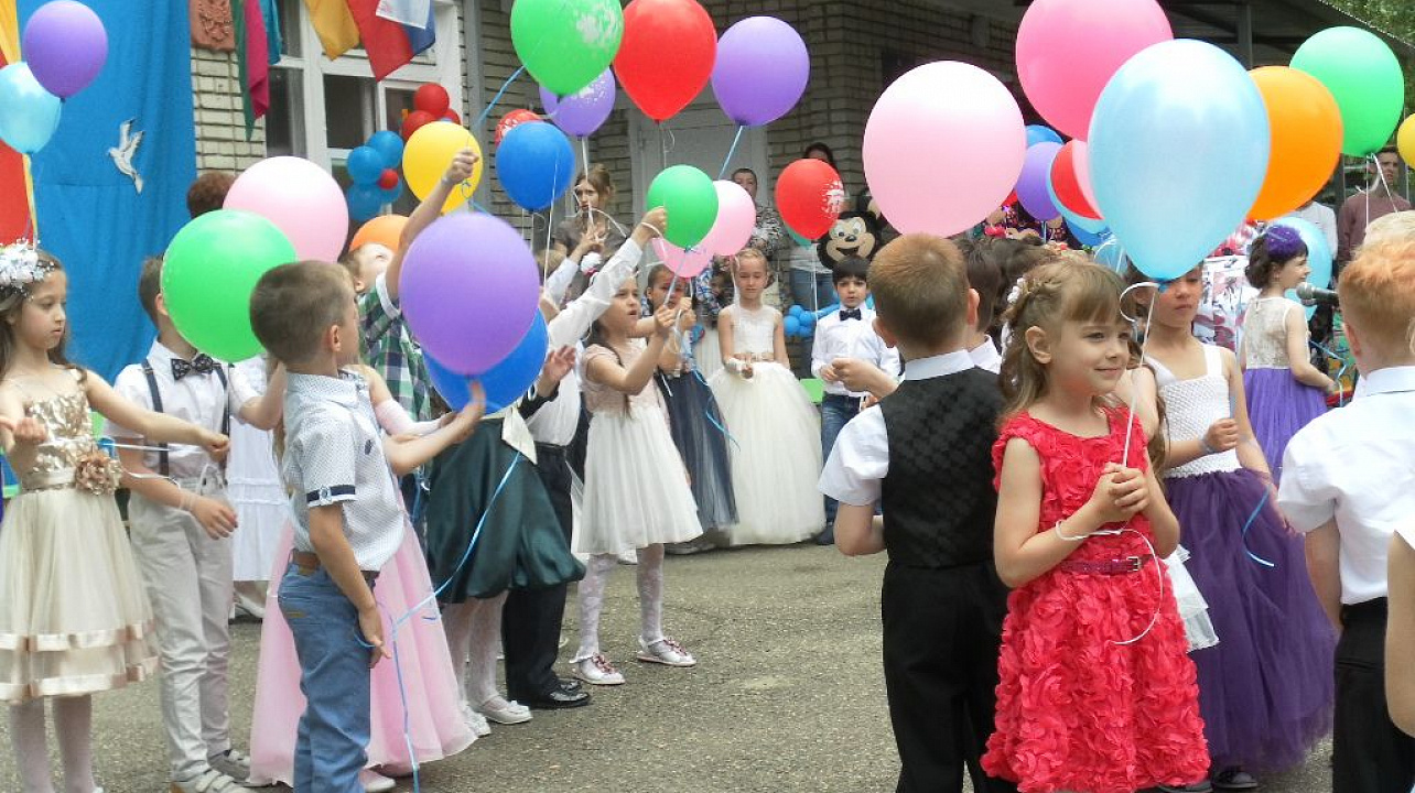 В Западном округе продолжаются выпускные вечера в детских садах