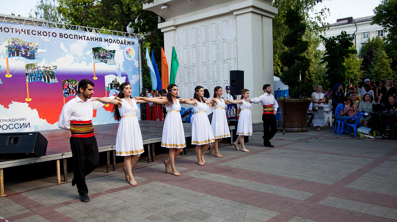 Национально-культурные объединения приняли участие в праздновании Дня России (8).jpg