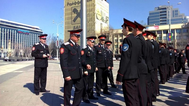 В Краснодаре прошёл строевой смотр казаков-дружинников