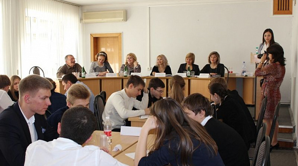 В Центральном округе стартовал 1 этап брейн-ринга в области избирательного права