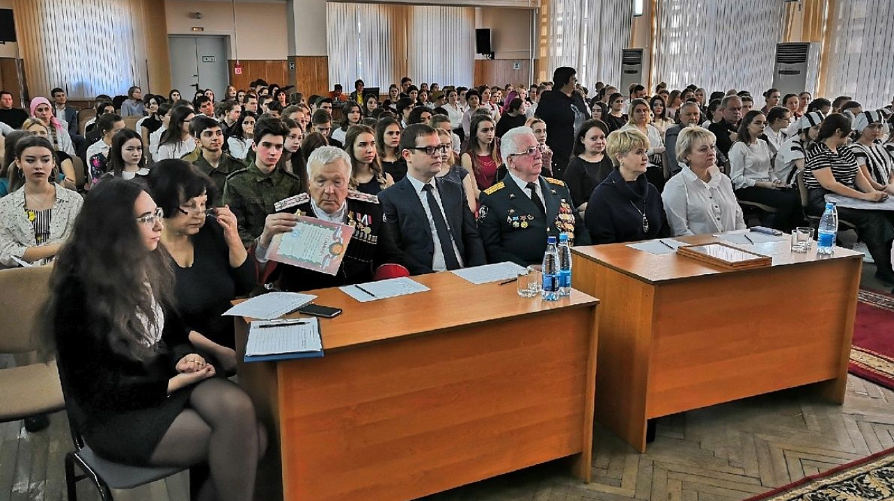 «Воинский долг – честь и судьба!»  под таким названием состоялся смотр-конкурс среди студентов торгово-экономического колледжа г. Краснодара