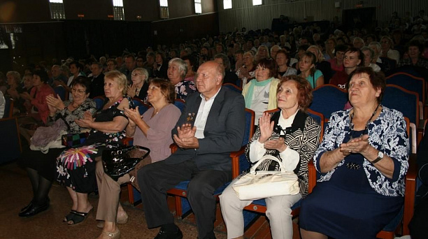 Людей старшего поколения поздравили в Прикубанском округе