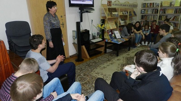 Час духовного общения прошел в библиотеке им. Н. А. Некрасова