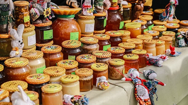 За свежей выпечкой и мёдом к чаю - на ярмарки выходного дня